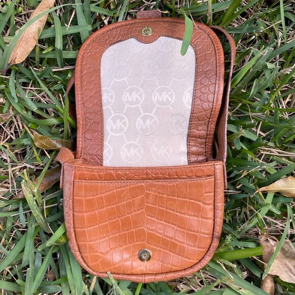 Micahel Kors Camel Brown Snake skin embossed pattern leather crossbody - Picture 3 of 8